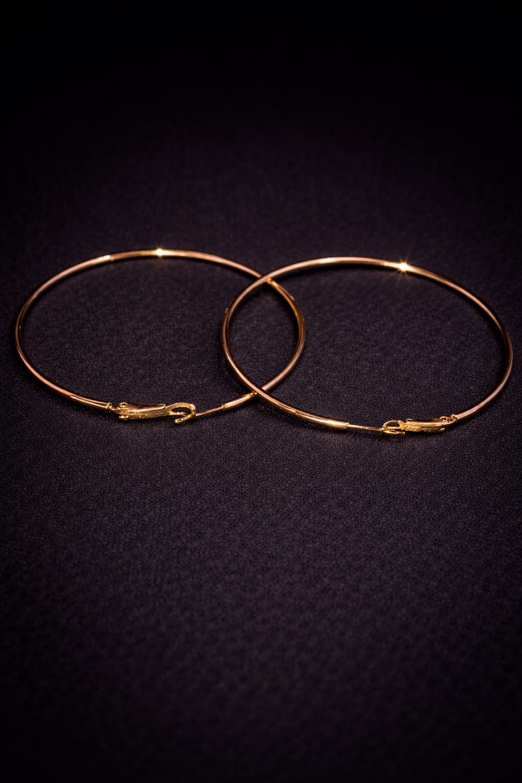 Pure Glow Gold Hoops: The Sleek & Modern Statement Earrings for Every Occasion!
