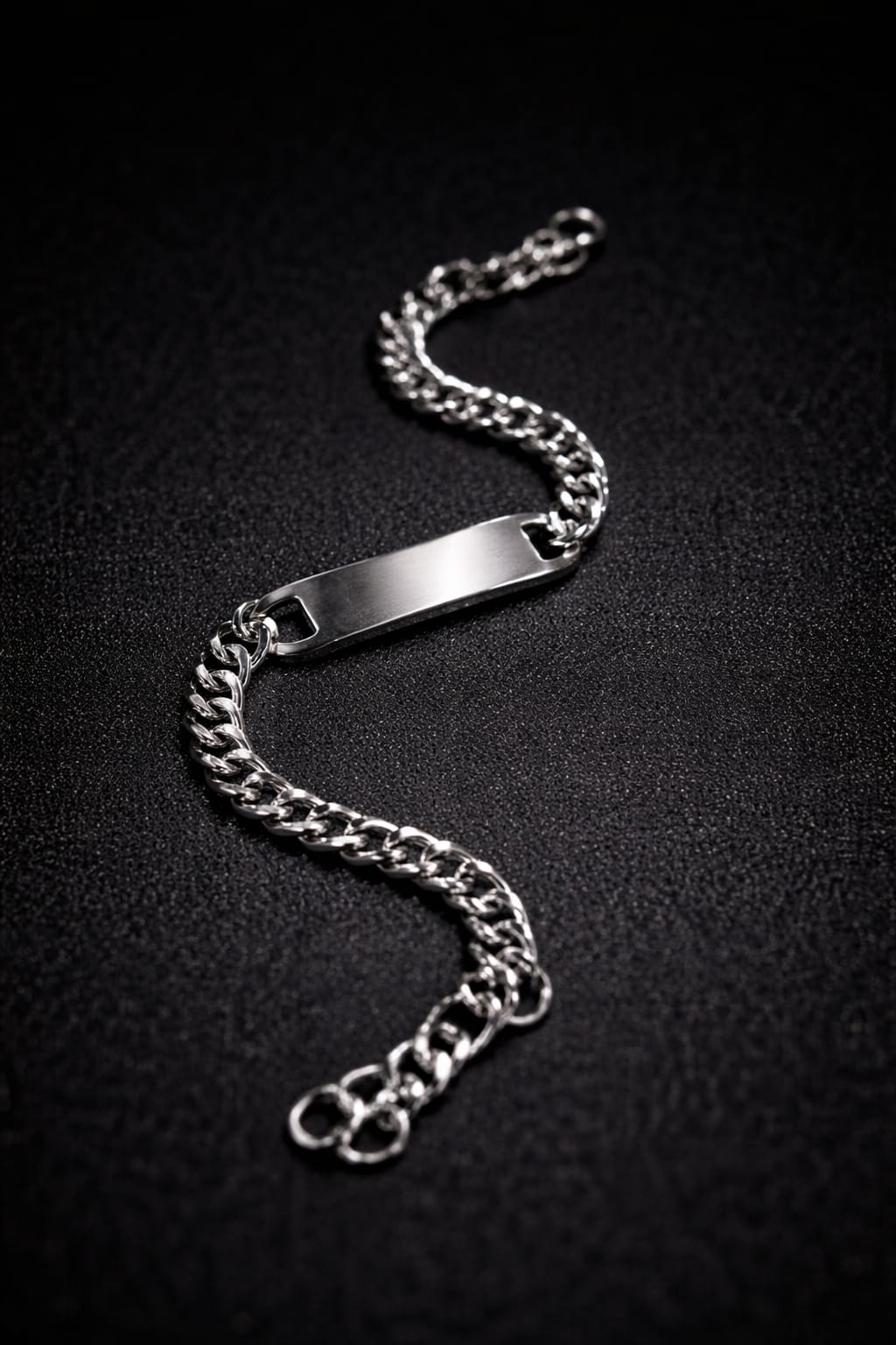 Titan Silver ID Link Bracelet: The Classic Masculine Essential for Effortless Style!