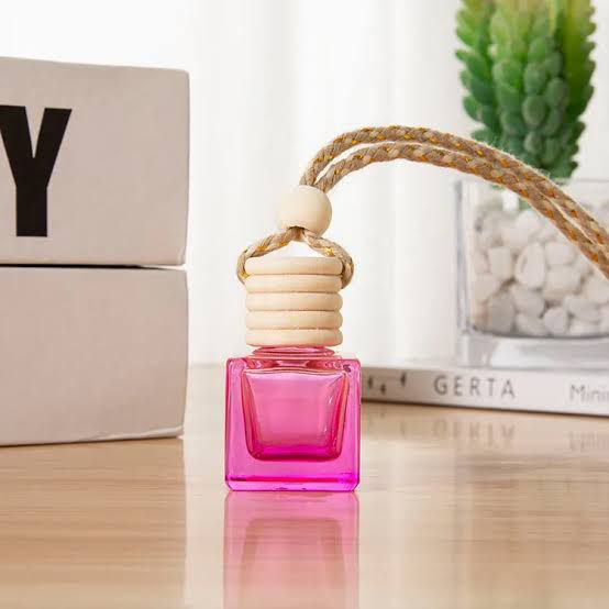 Luxe Car Scents Glass Bottle – Aesthetic Hanging Diffuser with Wooden Cap – Easy-to-Use Car Fragrance Holder
